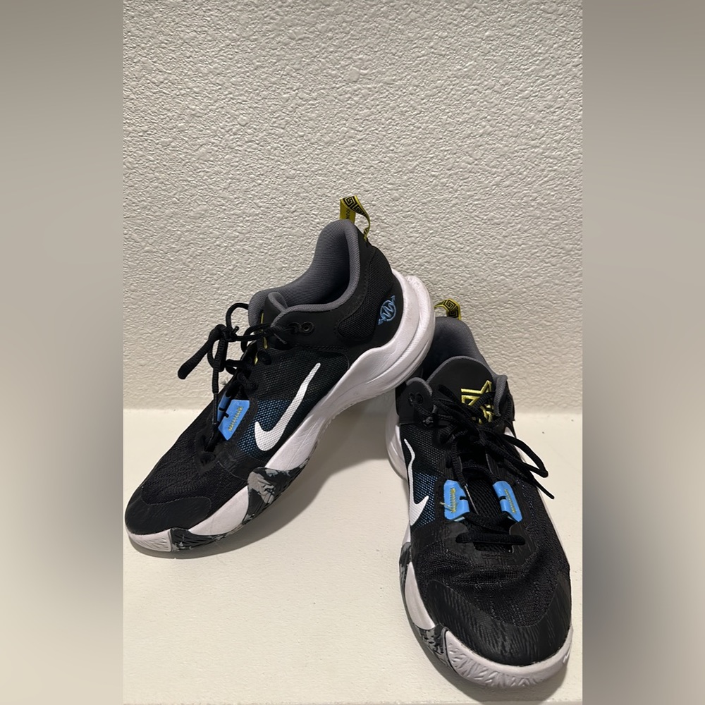 Boys Basketball Shoes - Nike